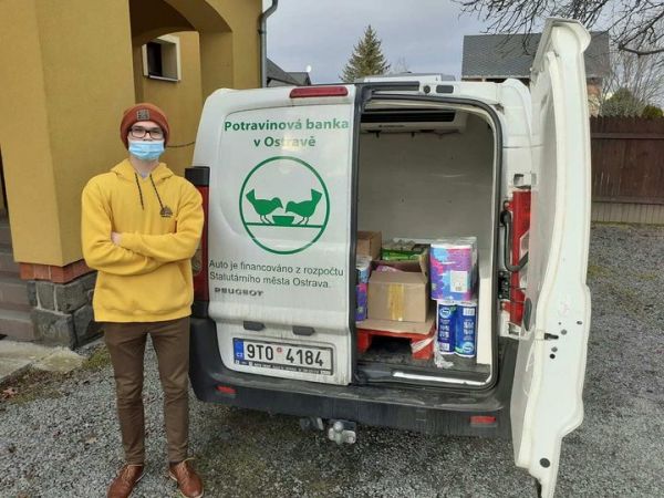 Studenti Slezského gymnázia Opava uspořádali sbírku pro pomoc potřebným 